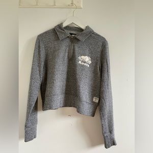 Roots cropped quarter zip polo size large